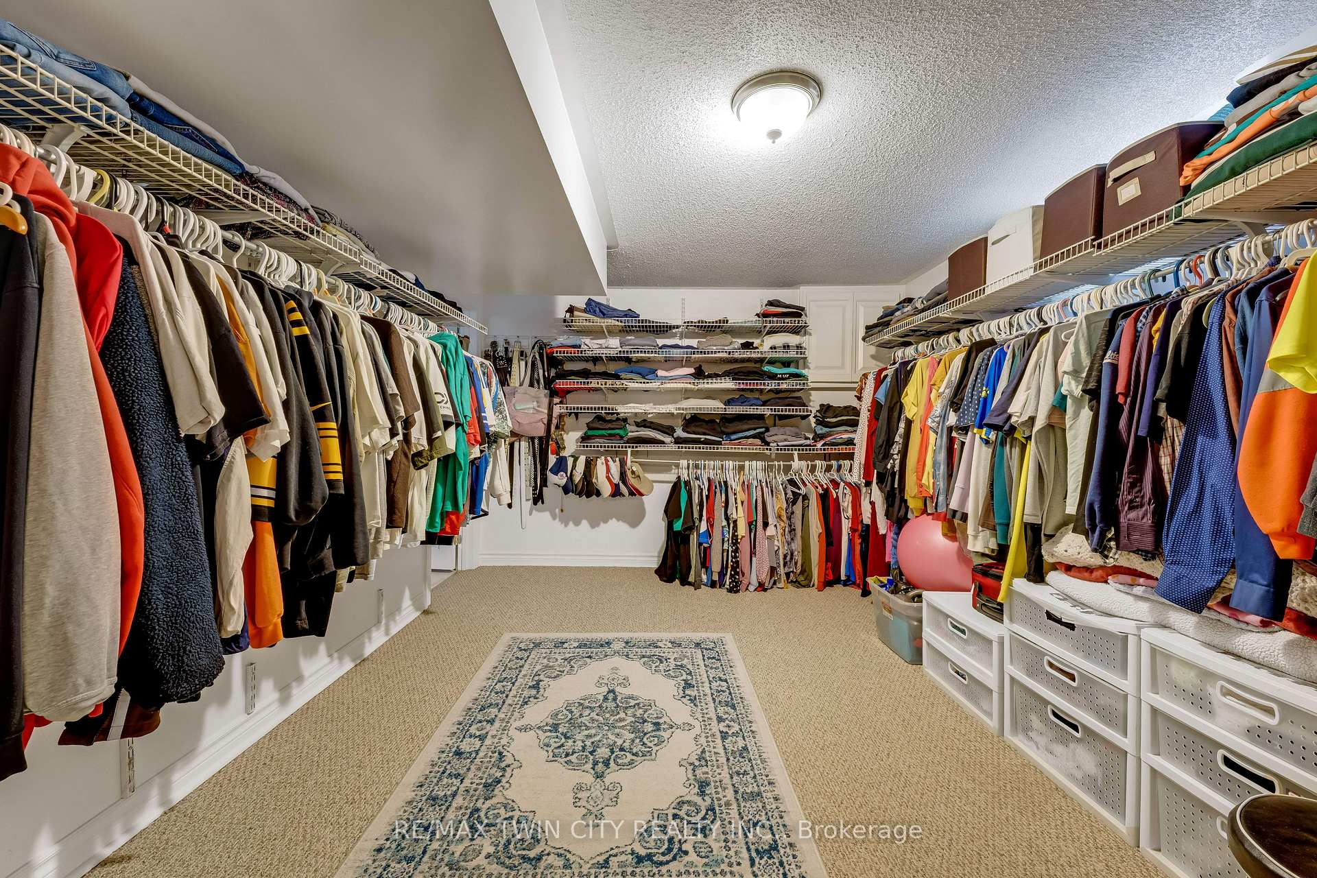 Photo 30 of 49 Carnaby Crescent, Kitchener, Heritage Park - Kitchener — HOMEH