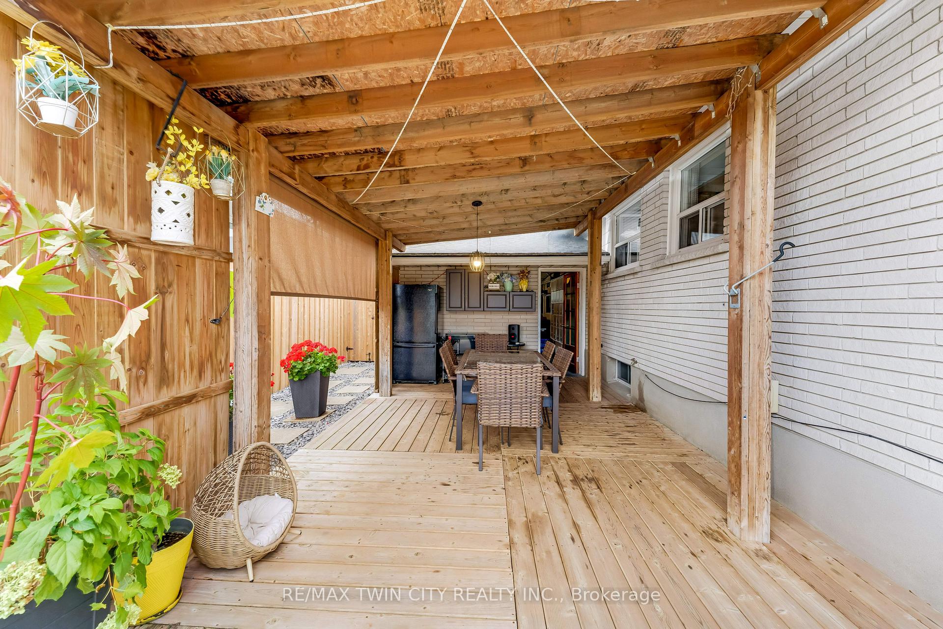 Photo 42 of 49 Carnaby Crescent, Kitchener, Heritage Park - Kitchener — HOMEH