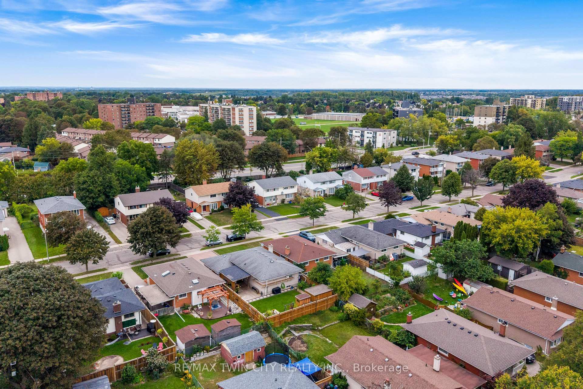 Photo 44 of 49 Carnaby Crescent, Kitchener, Heritage Park - Kitchener — HOMEH