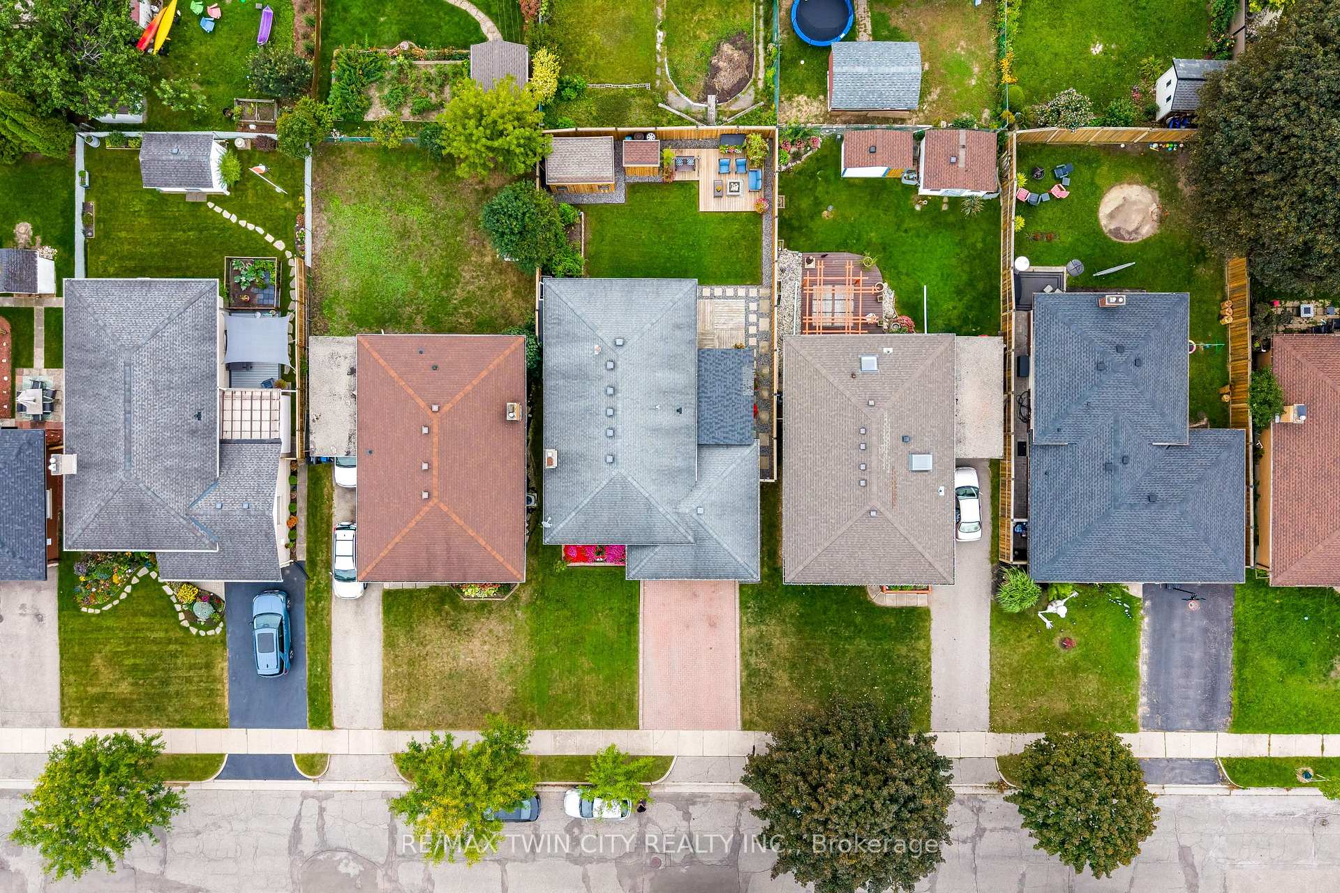 Photo 45 of 49 Carnaby Crescent, Kitchener, Heritage Park - Kitchener — HOMEH