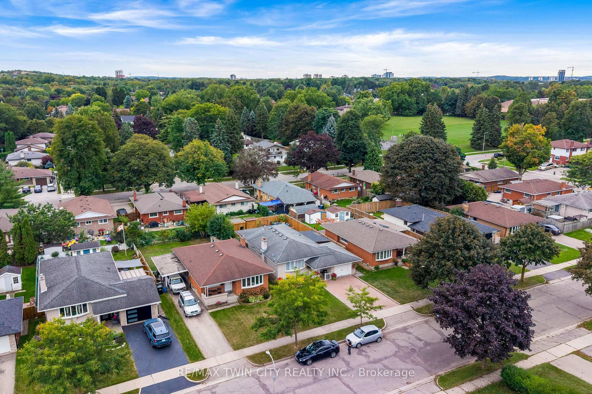 Photo 46 of 49 Carnaby Crescent, Kitchener, Heritage Park - Kitchener — HOMEH