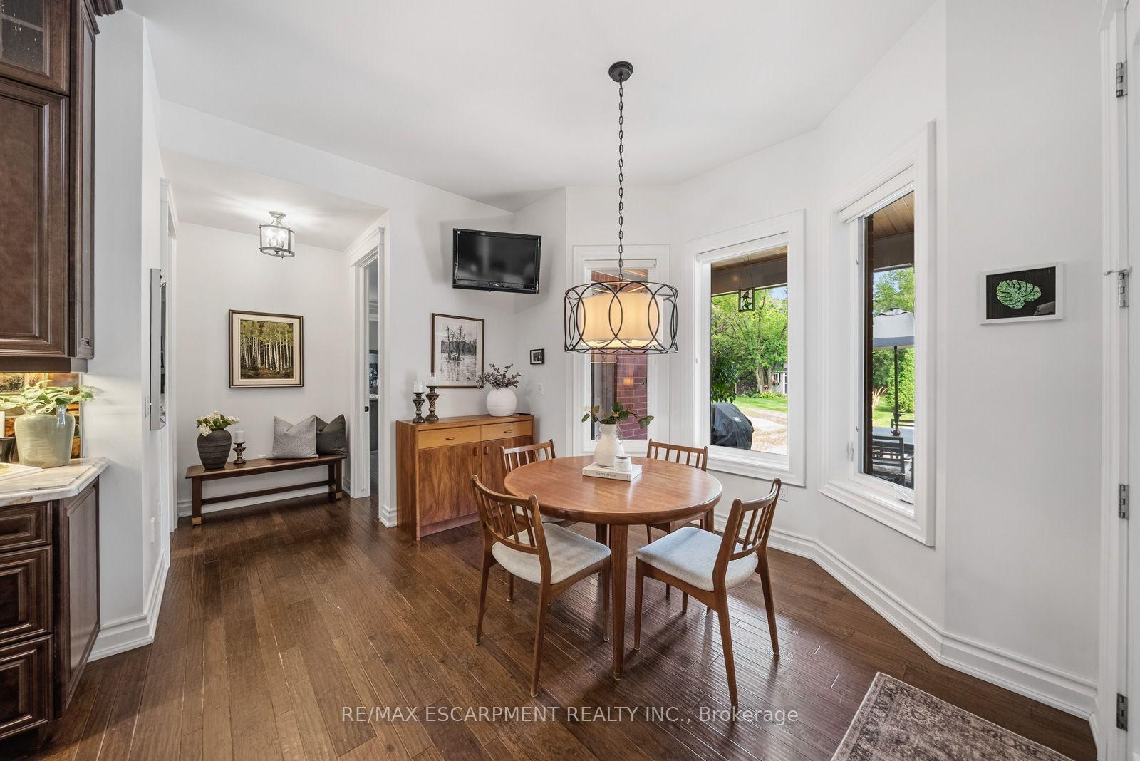 Photo 11 of 789 Sunset Road, Burlington, LaSalle — HOMEH