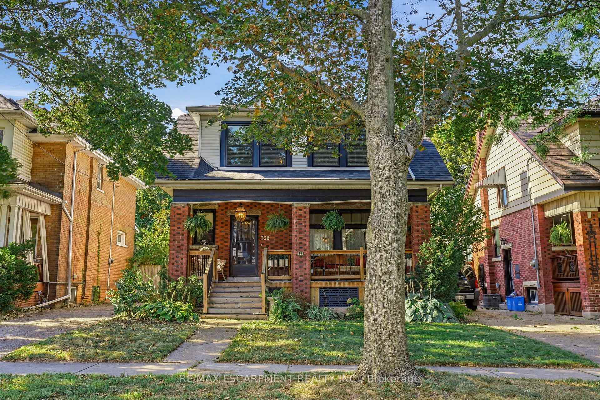 Photo 2 of 228 Sherman Avenue S, Hamilton, St. Clair — HOMEH