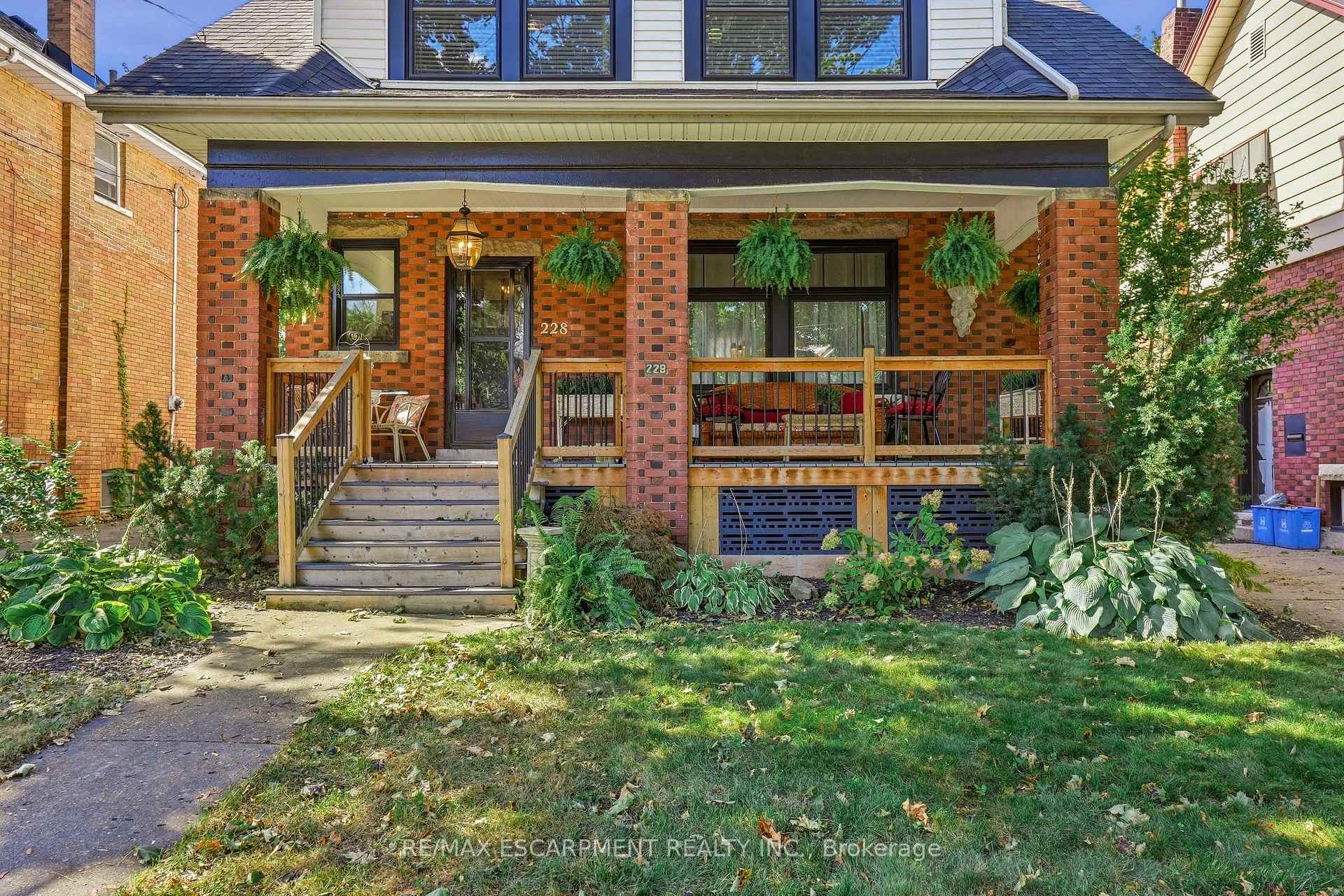 Photo 3 of 228 Sherman Avenue S, Hamilton, St. Clair — HOMEH