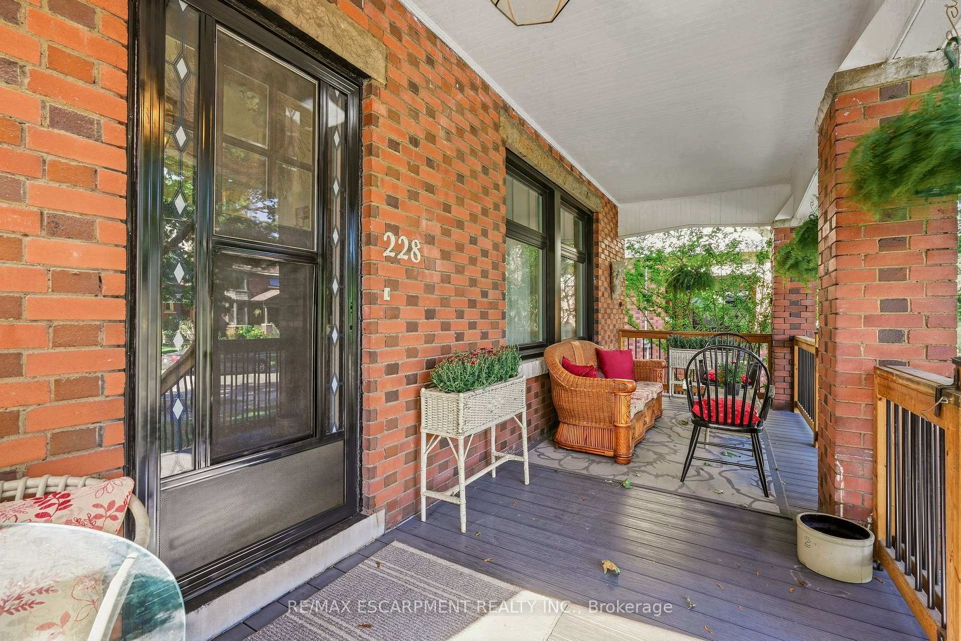 Photo 4 of 228 Sherman Avenue S, Hamilton, St. Clair — HOMEH