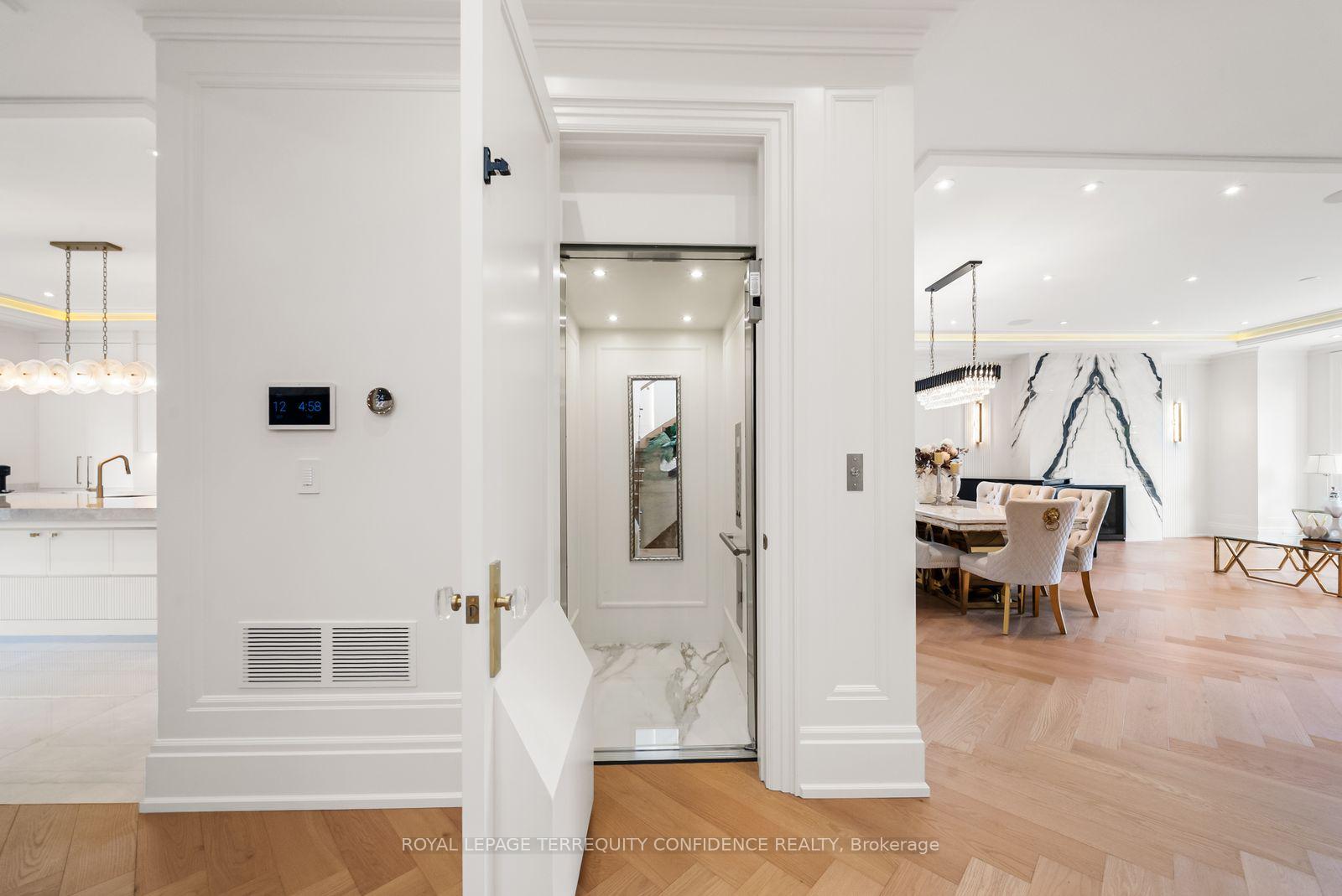 Photo 6 of 8 Canary Crescent, North York, Bayview Village — HOMEH