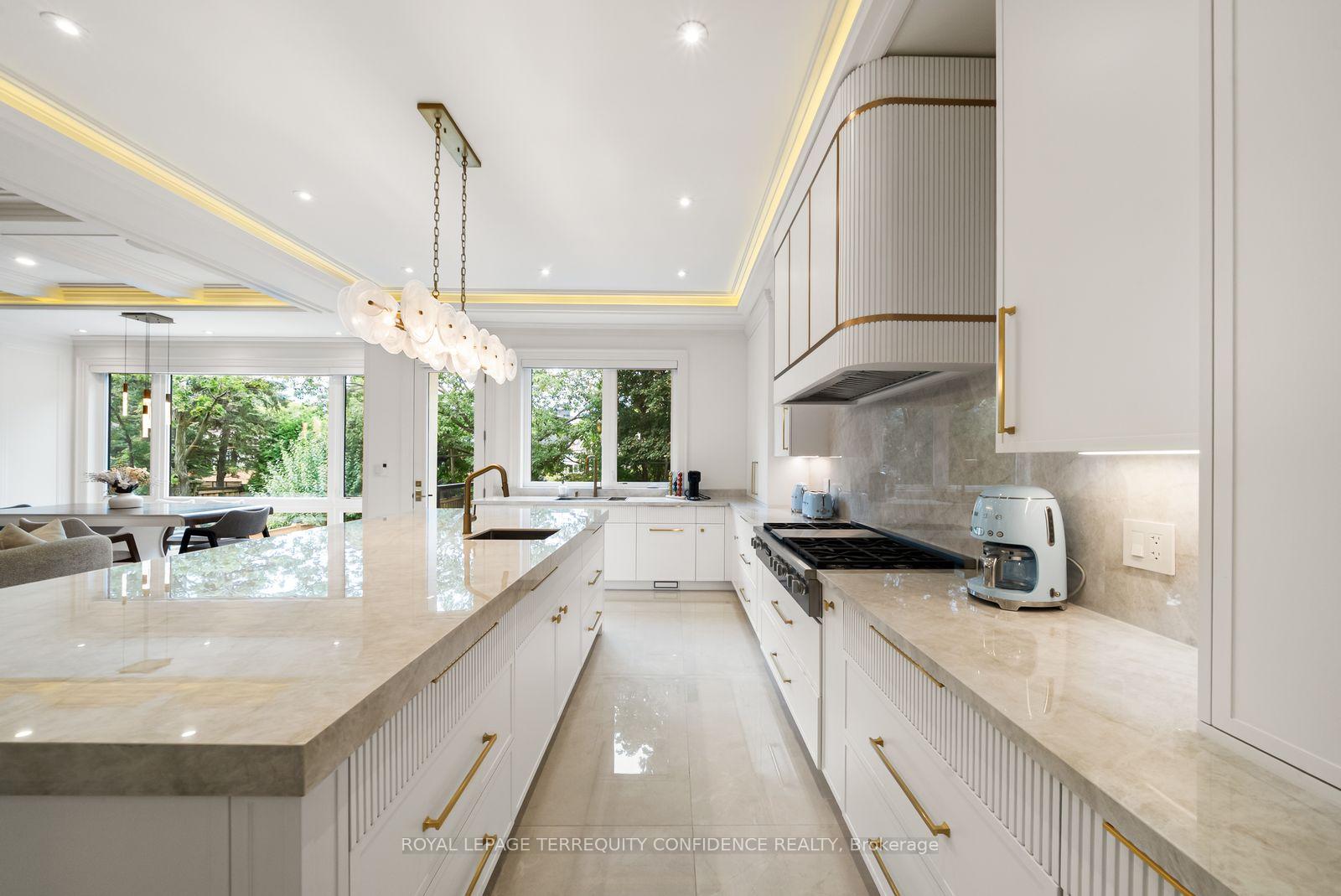 Photo 10 of 8 Canary Crescent, North York, Bayview Village — HOMEH