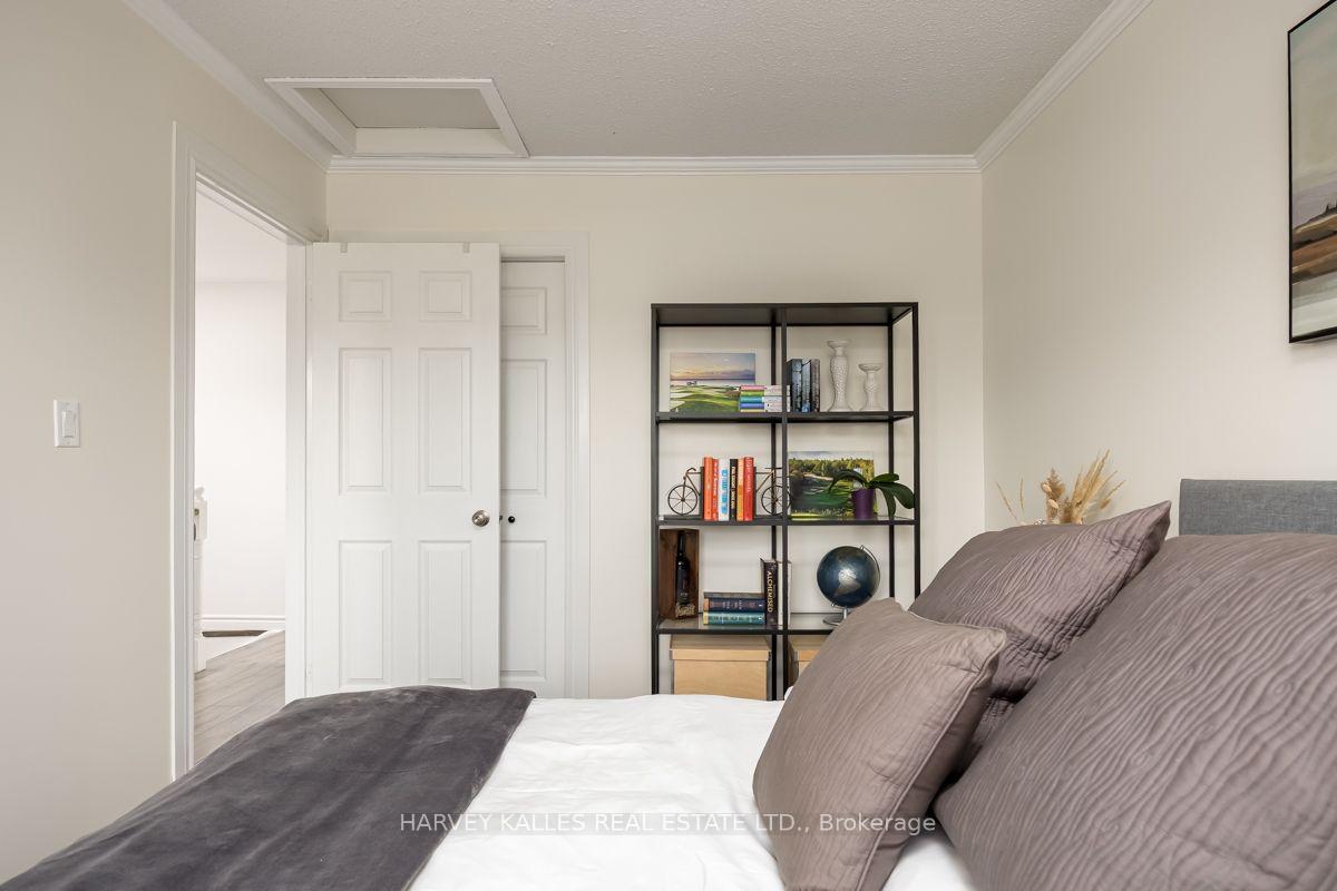 Photo 26 of 247 Overbank Drive, Oshawa, McLaughlin — HOMEH