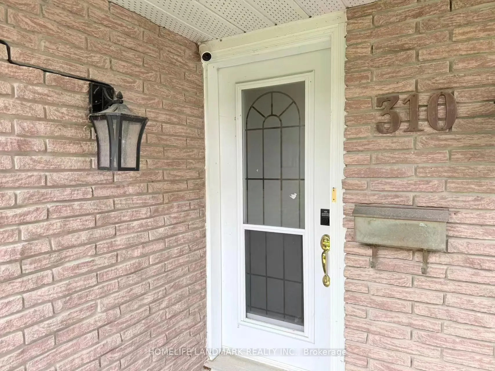Photo of 310 The Queensway South