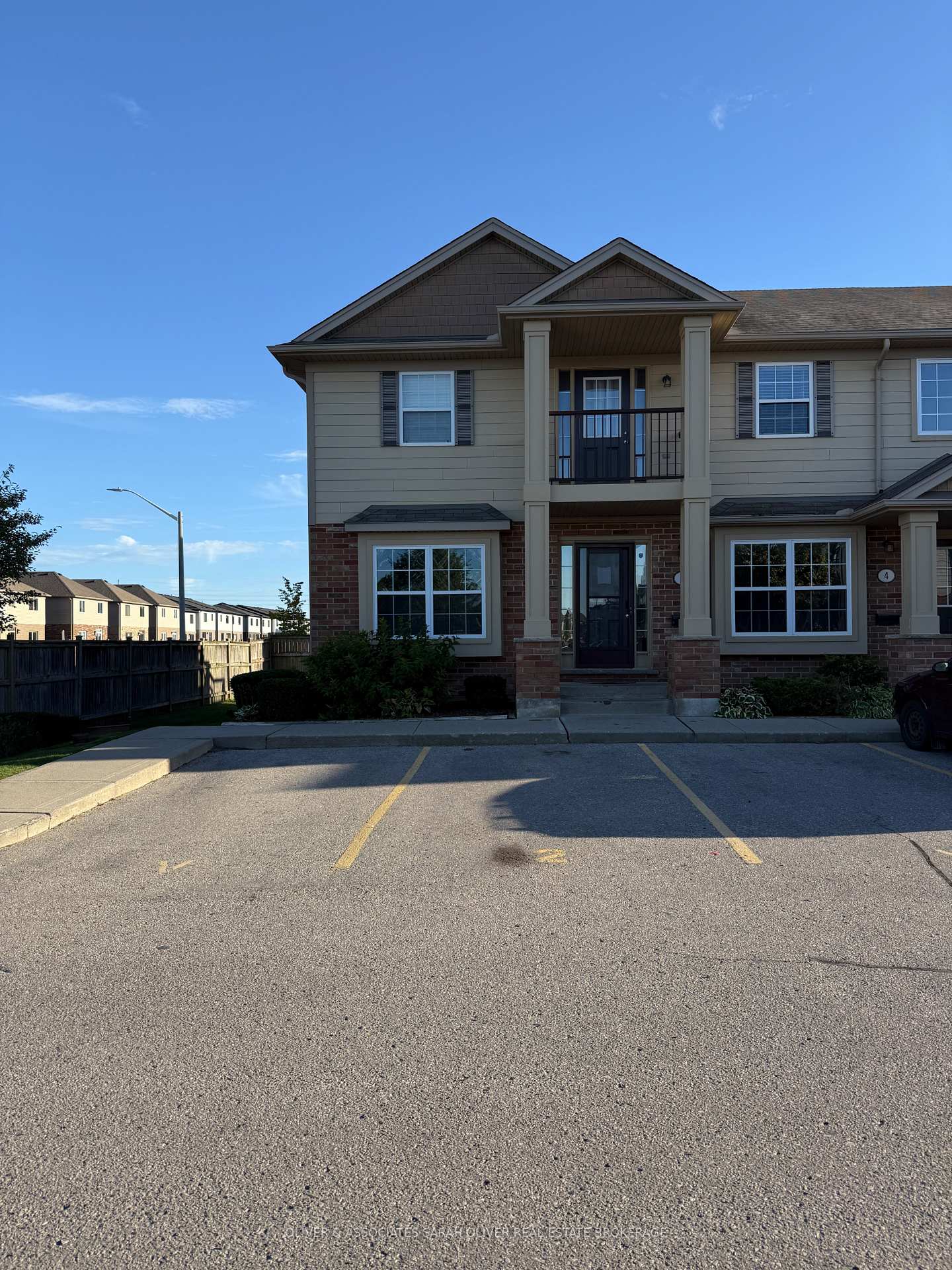 Photo 1 of Unit 2, 3320 Meadowgate Boulevard W, London, South U — HOMEH