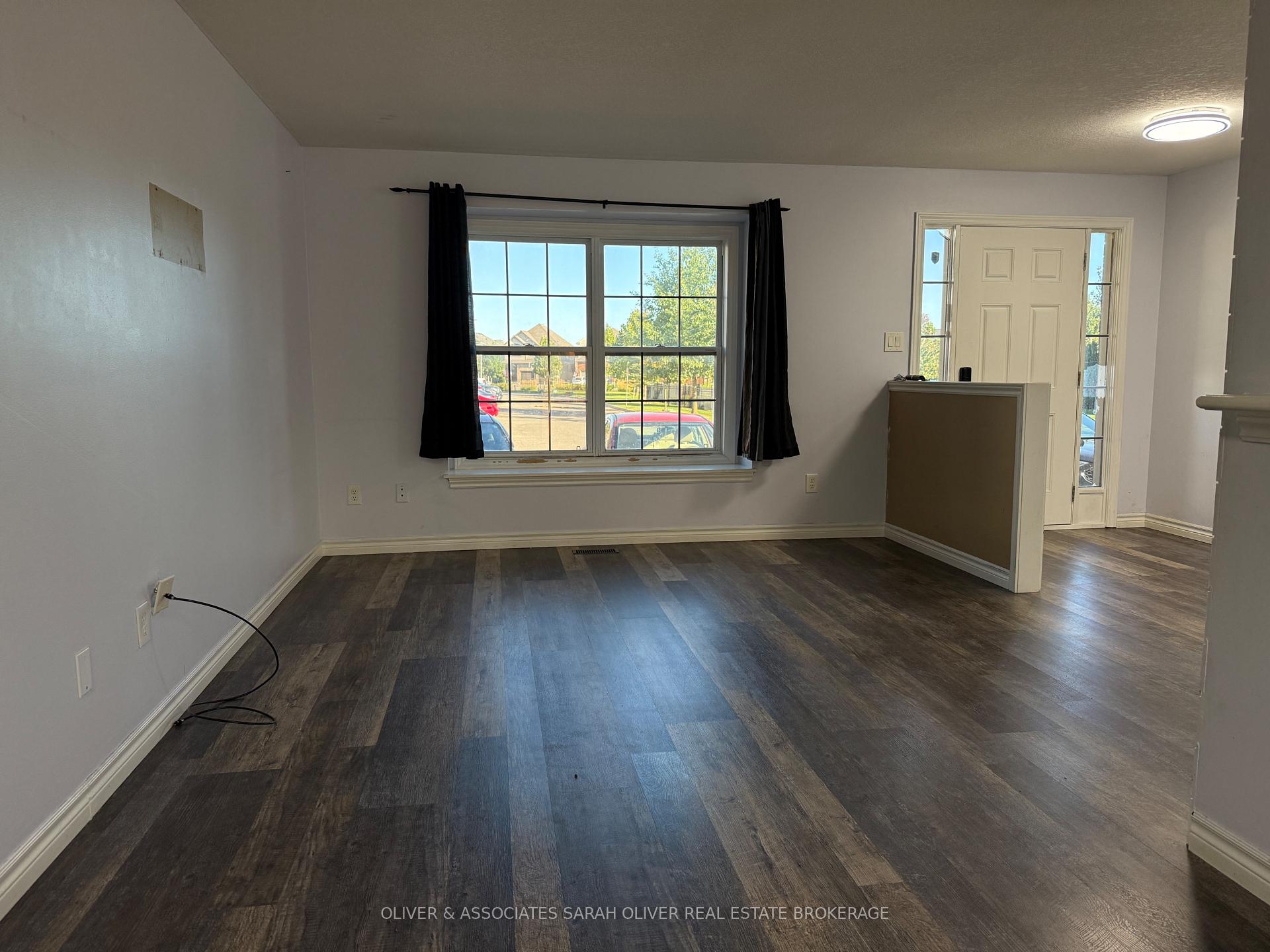 Photo 2 of Unit 2, 3320 Meadowgate Boulevard W, London, South U — HOMEH