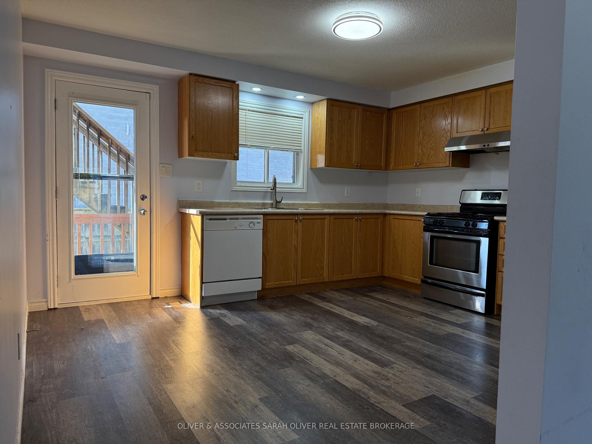 Photo 6 of Unit 2, 3320 Meadowgate Boulevard W, London, South U — HOMEH