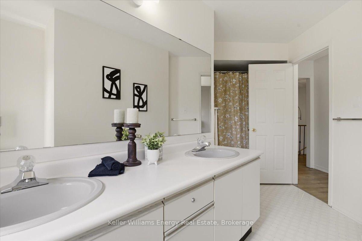 Photo 38 of 70 Willowbrook Drive, Whitby, Pringle Creek — HOMEH