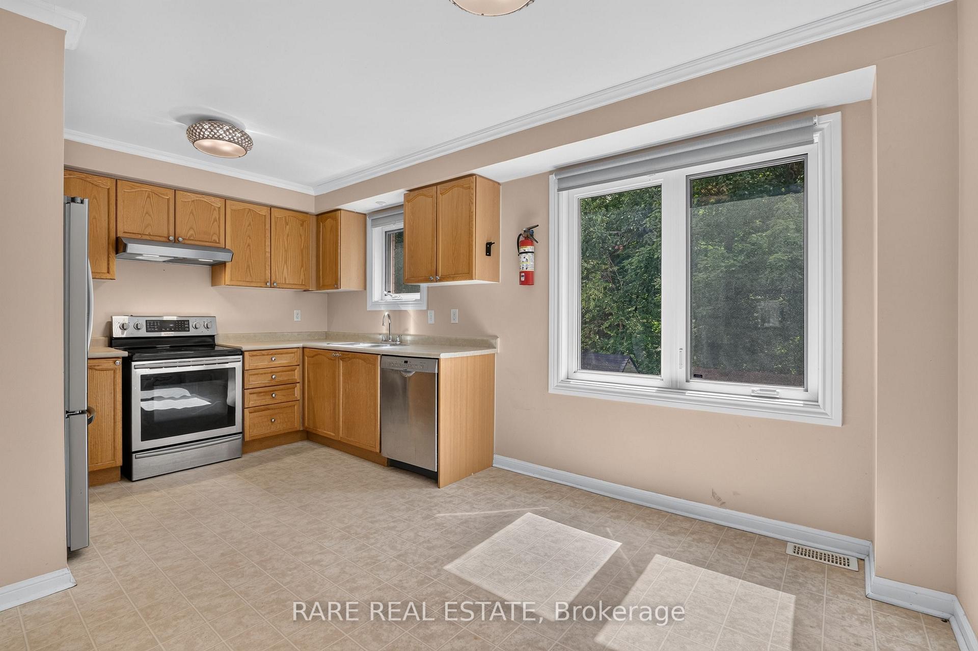 Photo 6 of 102 Hawthorne Crescent, Barrie, Ardagh — HOMEH