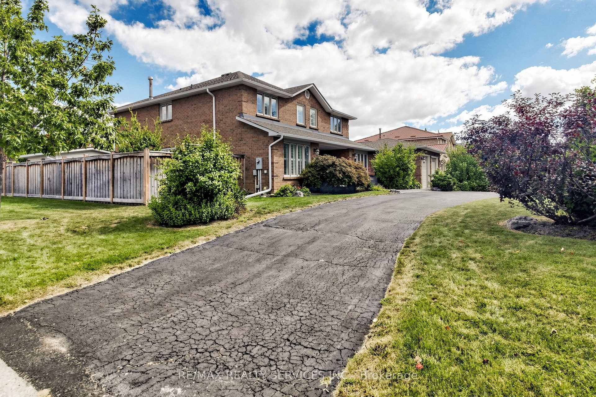 Photo 10 of 35 Linden Crescent, Brampton, Westgate — HOMEH
