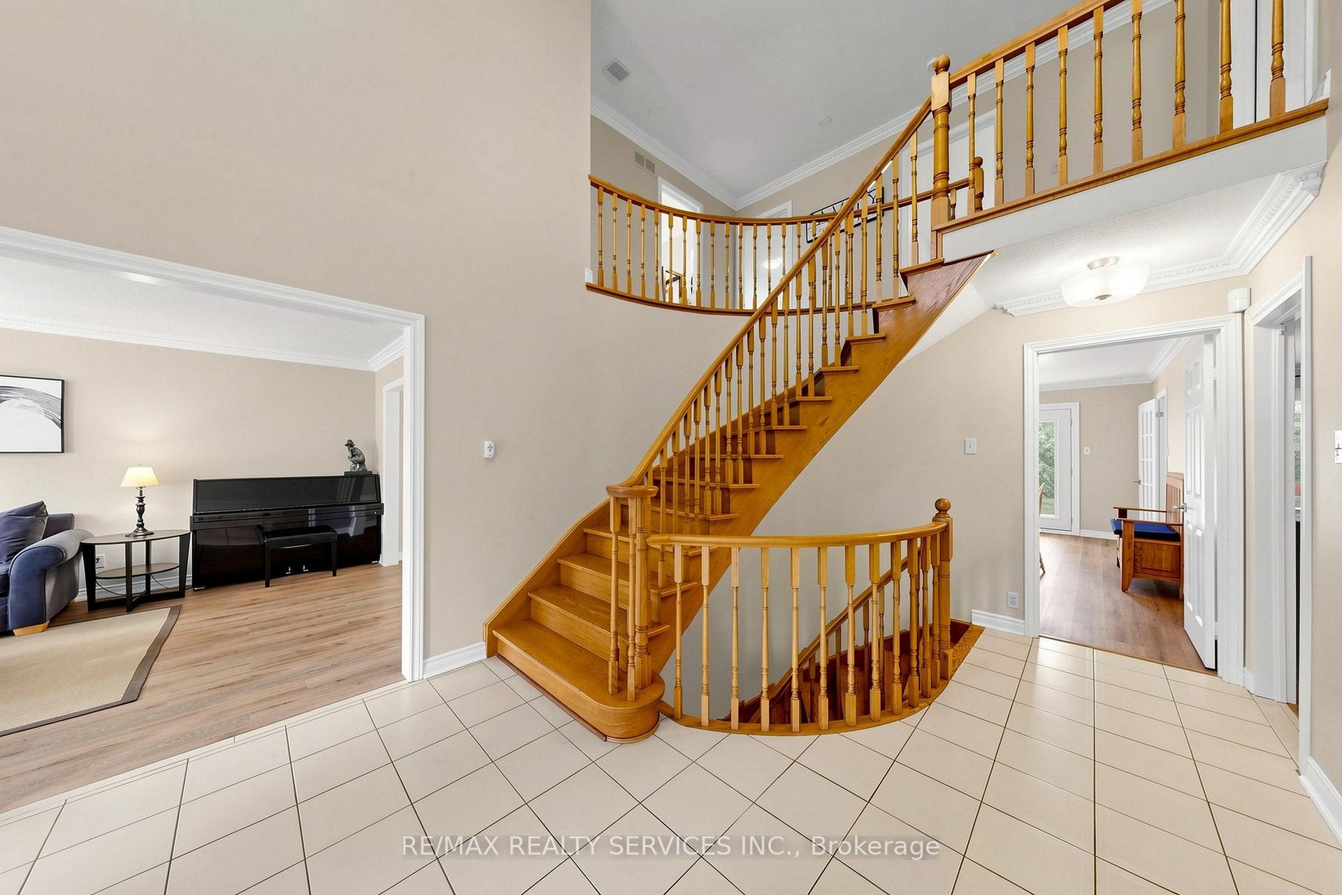 Photo 14 of 35 Linden Crescent, Brampton, Westgate — HOMEH