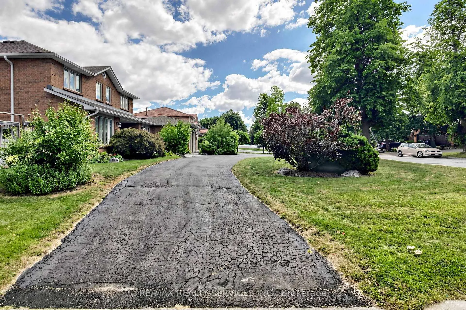 Photo 11 of 35 Linden Crescent, Brampton, Westgate — HOMEH