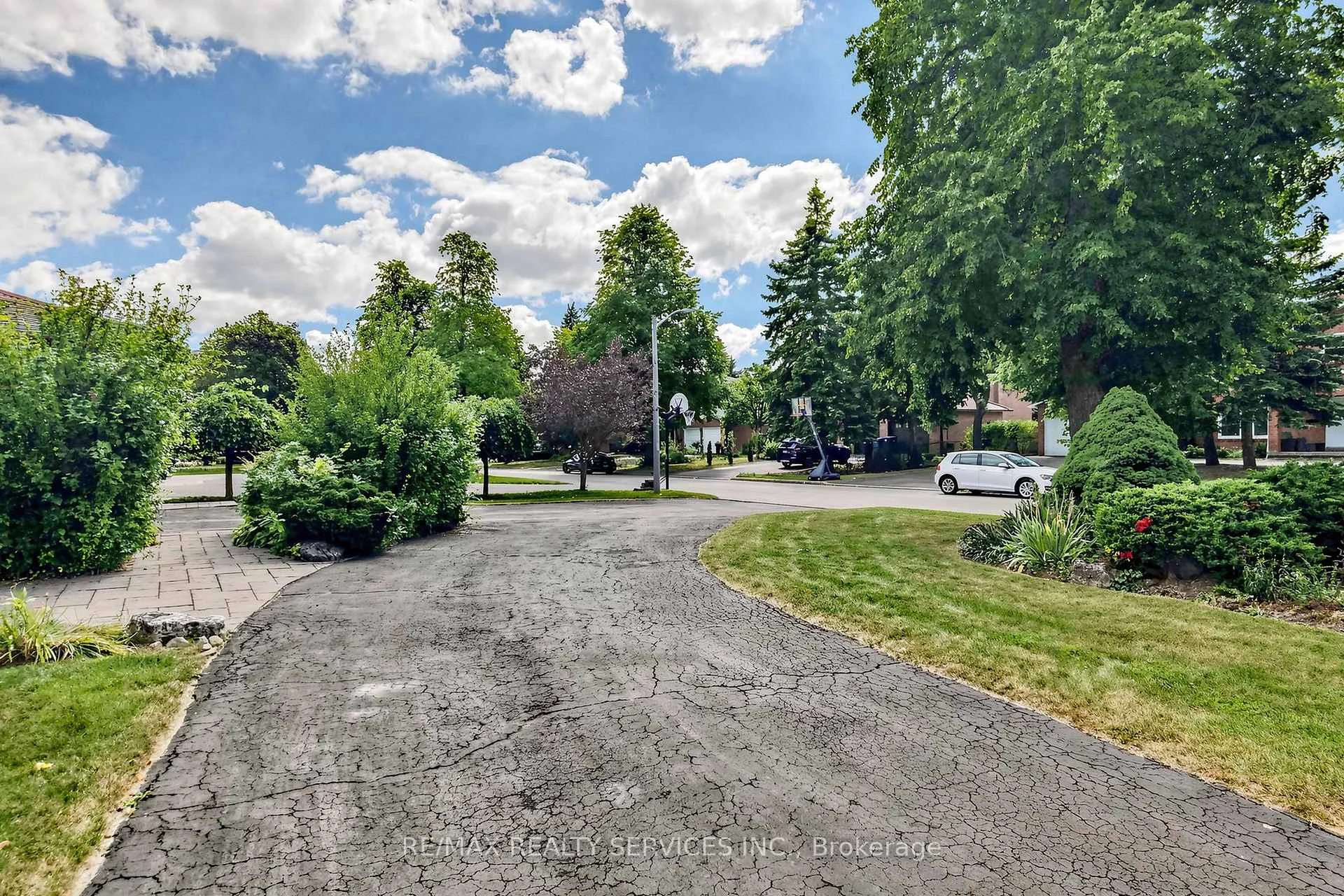 Photo 13 of 35 Linden Crescent, Brampton, Westgate — HOMEH