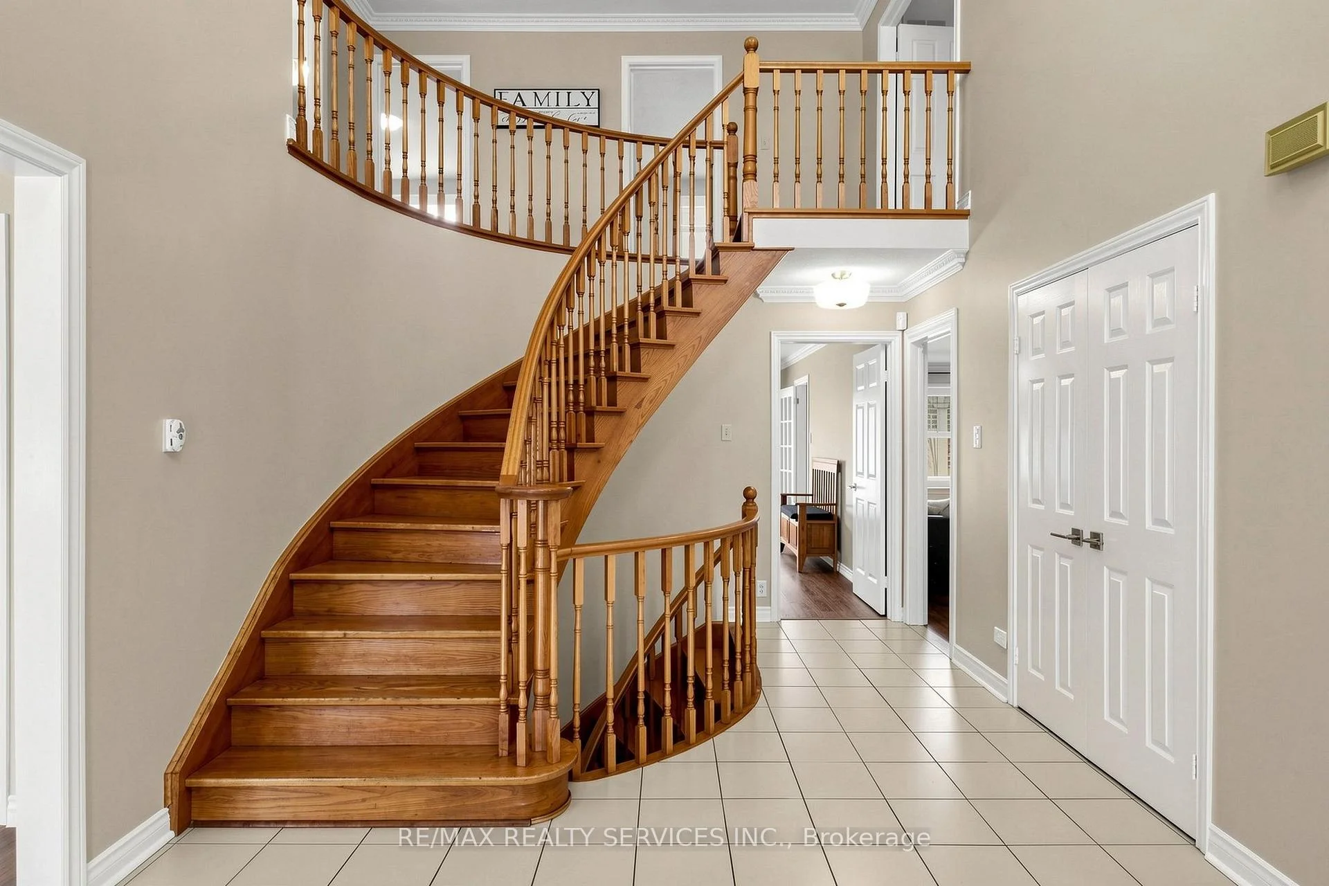 Photo 16 of 35 Linden Crescent, Brampton, Westgate — HOMEH