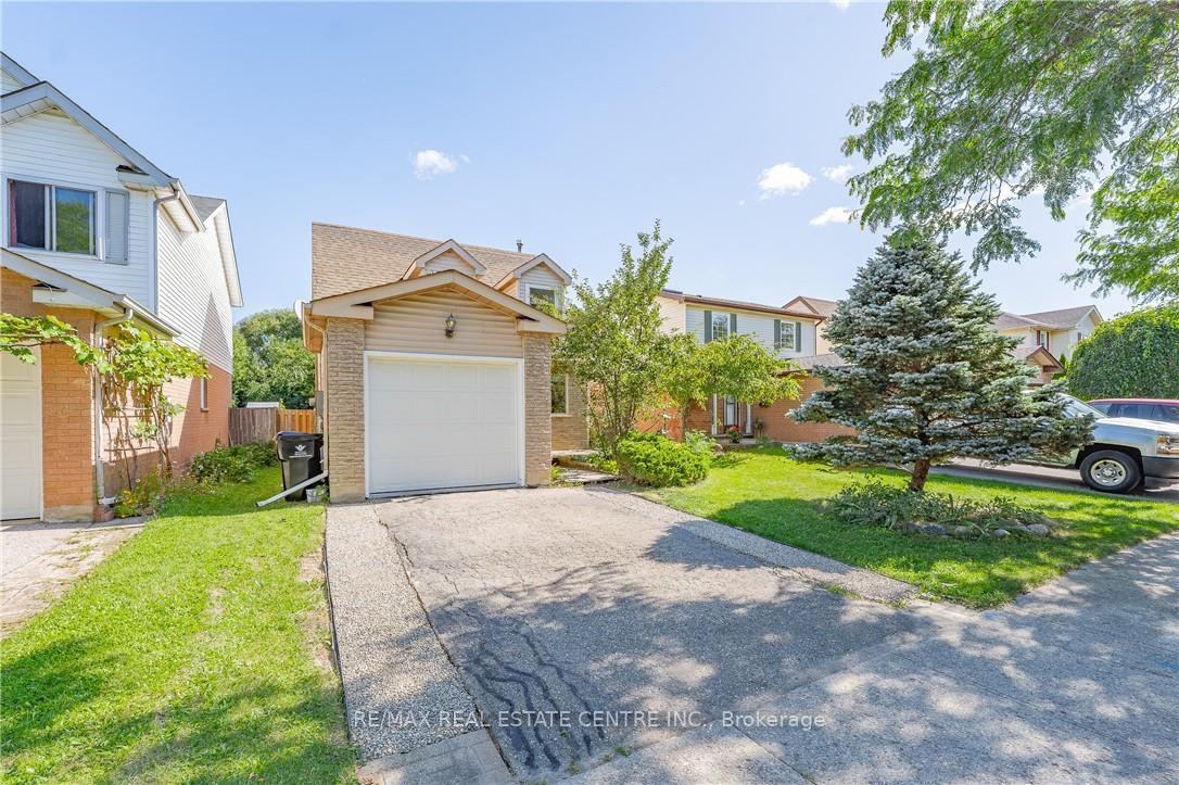 Photo 3 of 34 Camrose Court, Kitchener, Victoria Hills — HOMEH