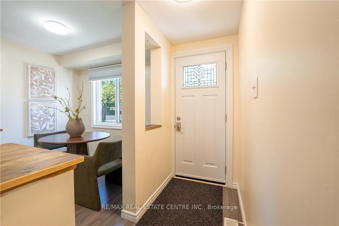 Photo 7 of 34 Camrose Court, Kitchener, Victoria Hills — HOMEH