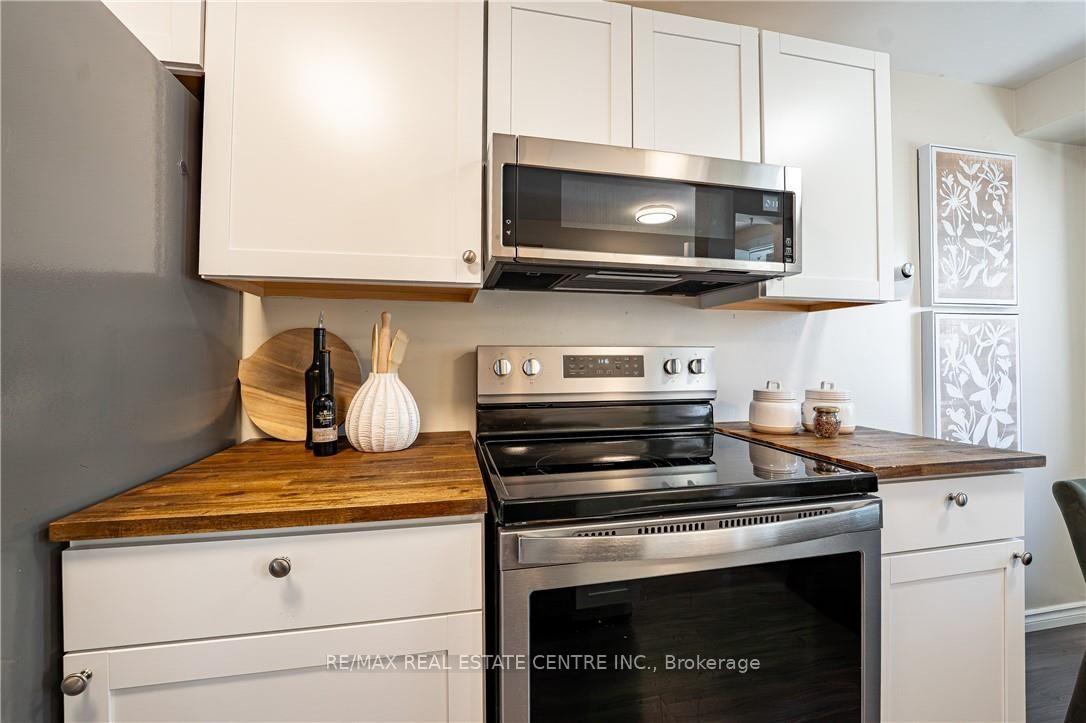 Photo 10 of 34 Camrose Court, Kitchener, Victoria Hills — HOMEH