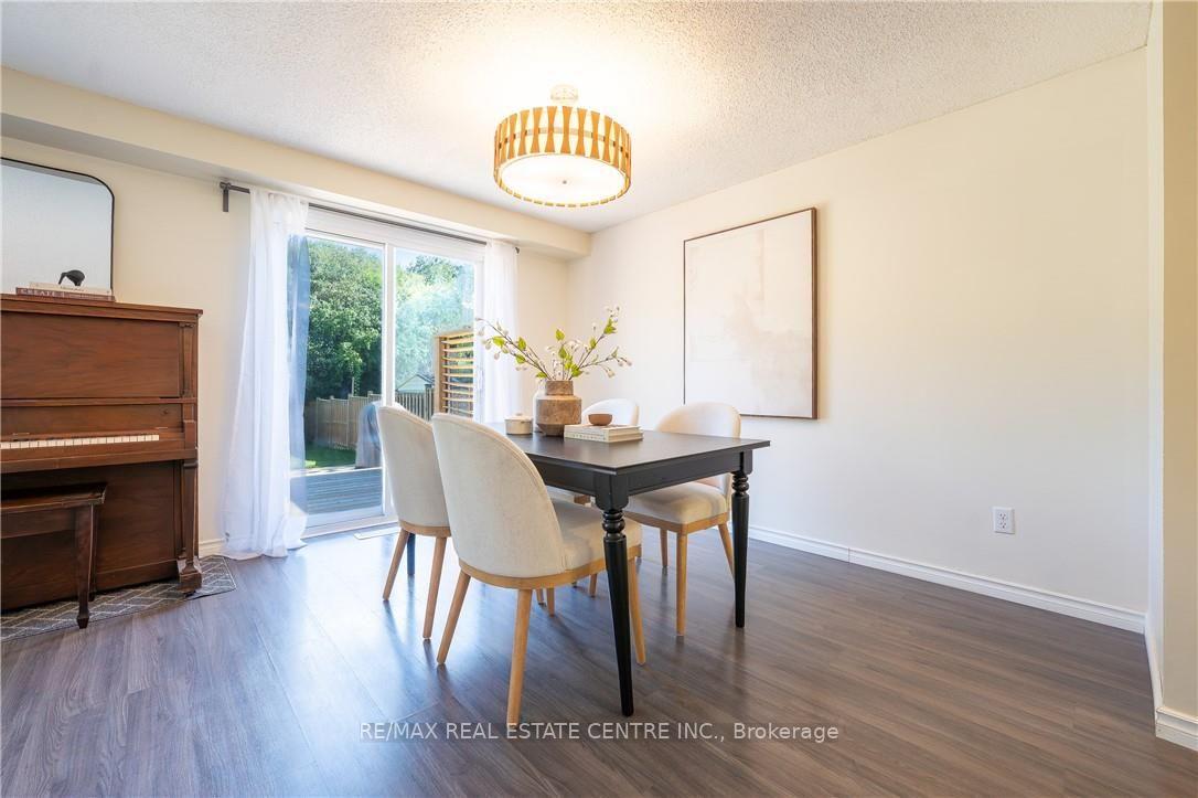 Photo 16 of 34 Camrose Court, Kitchener, Victoria Hills — HOMEH