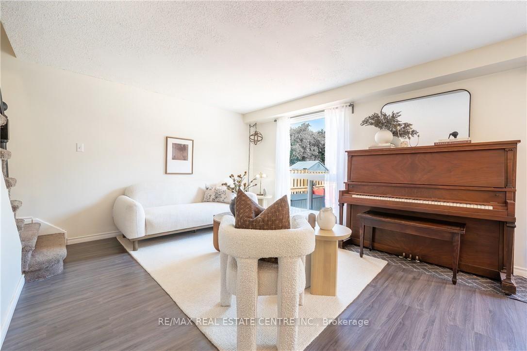 Photo 18 of 34 Camrose Court, Kitchener, Victoria Hills — HOMEH