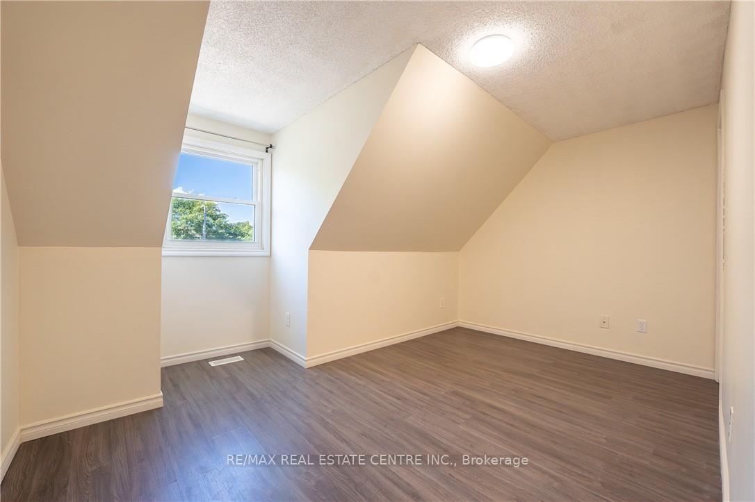 Photo 25 of 34 Camrose Court, Kitchener, Victoria Hills — HOMEH