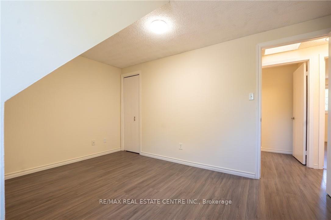 Photo 26 of 34 Camrose Court, Kitchener, Victoria Hills — HOMEH