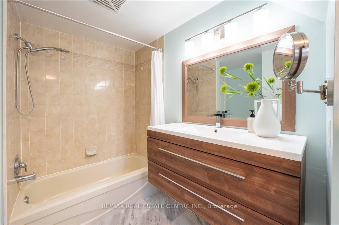 Photo 29 of 34 Camrose Court, Kitchener, Victoria Hills — HOMEH