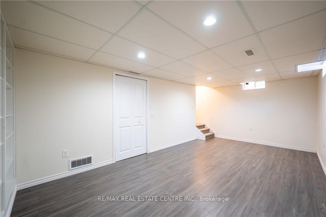 Photo 30 of 34 Camrose Court, Kitchener, Victoria Hills — HOMEH