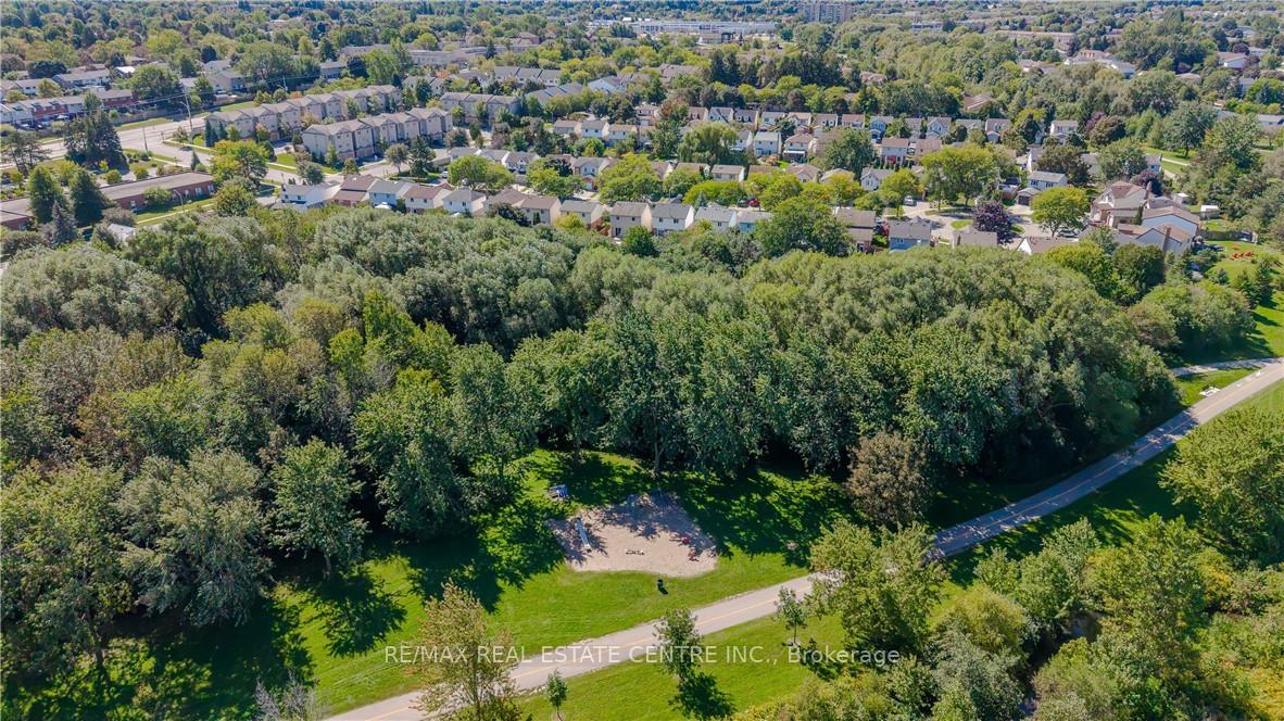 Photo 44 of 34 Camrose Court, Kitchener, Victoria Hills — HOMEH