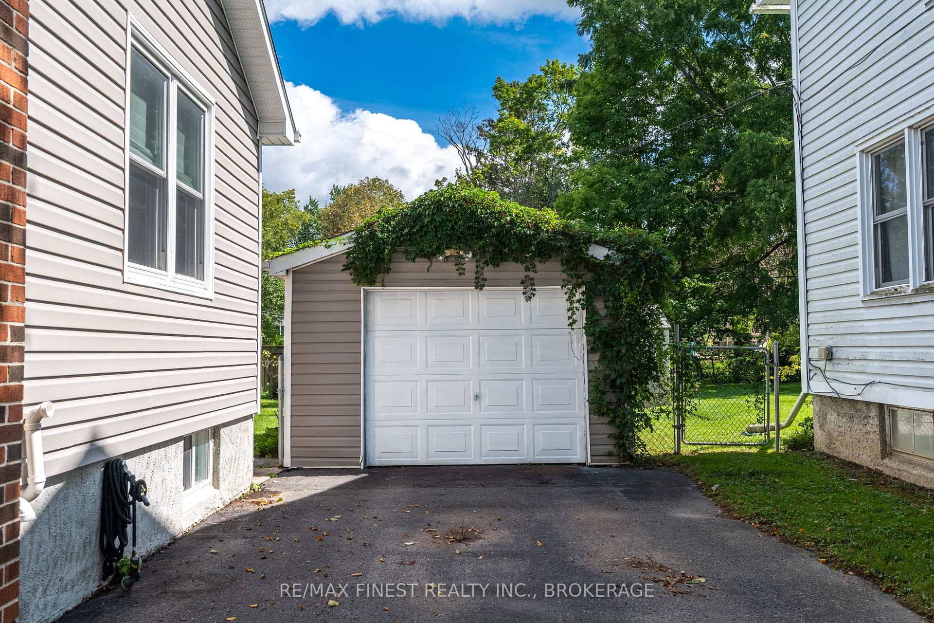 Photo 3 of 193 Hawthorne Avenue, Kingston, West of Sir John A. Blvd — HOMEH