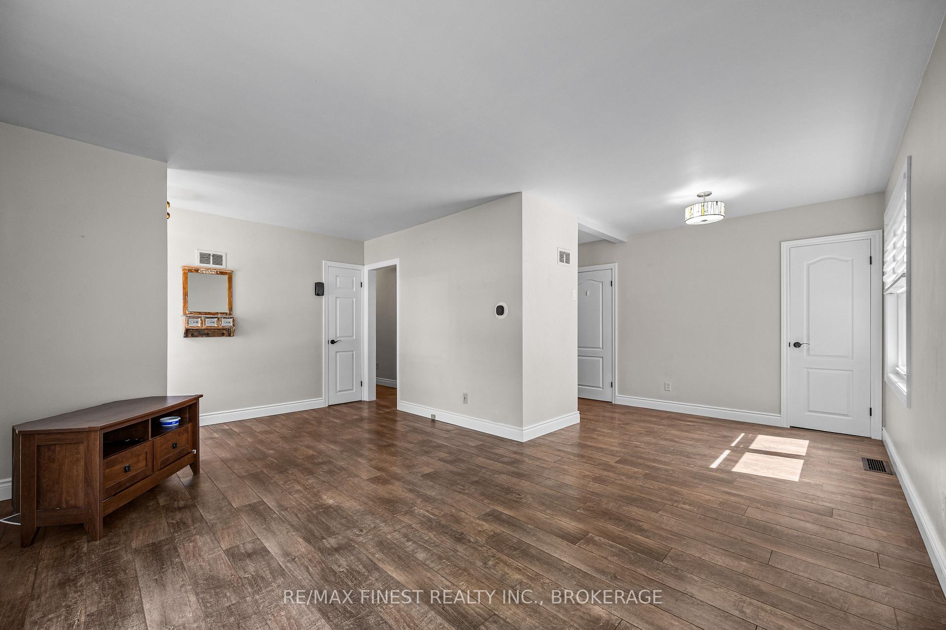 Photo 7 of 193 Hawthorne Avenue, Kingston, West of Sir John A. Blvd — HOMEH