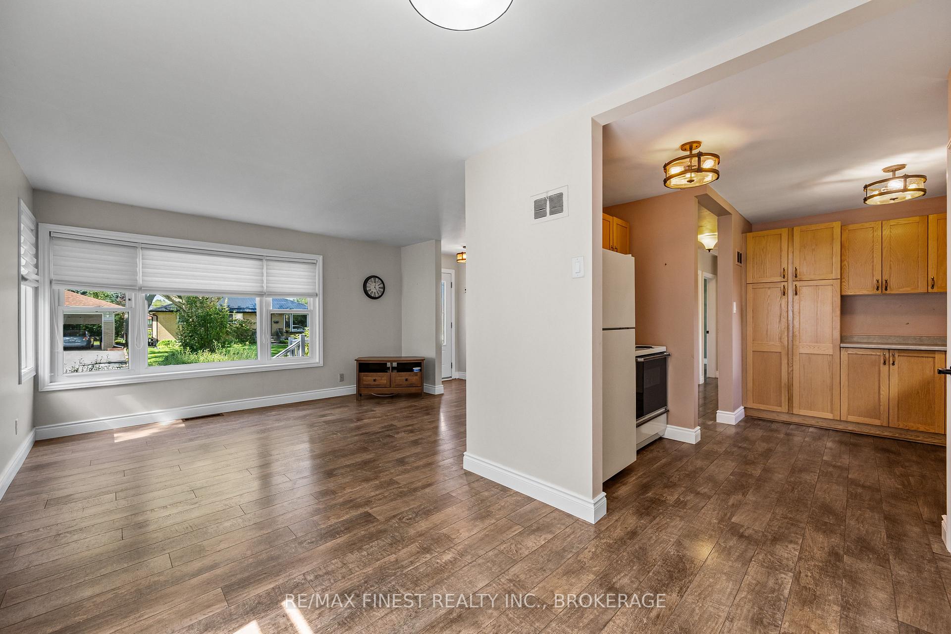 Photo 8 of 193 Hawthorne Avenue, Kingston, West of Sir John A. Blvd — HOMEH