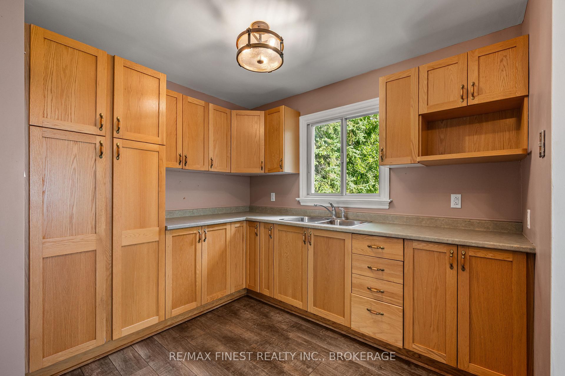 Photo 9 of 193 Hawthorne Avenue, Kingston, West of Sir John A. Blvd — HOMEH
