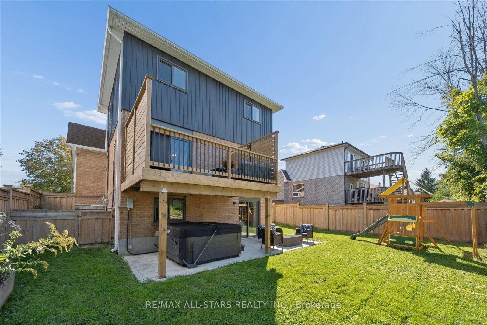 Photo 4 of 538 Highland Crescent, Brock, Beaverton — HOMEH