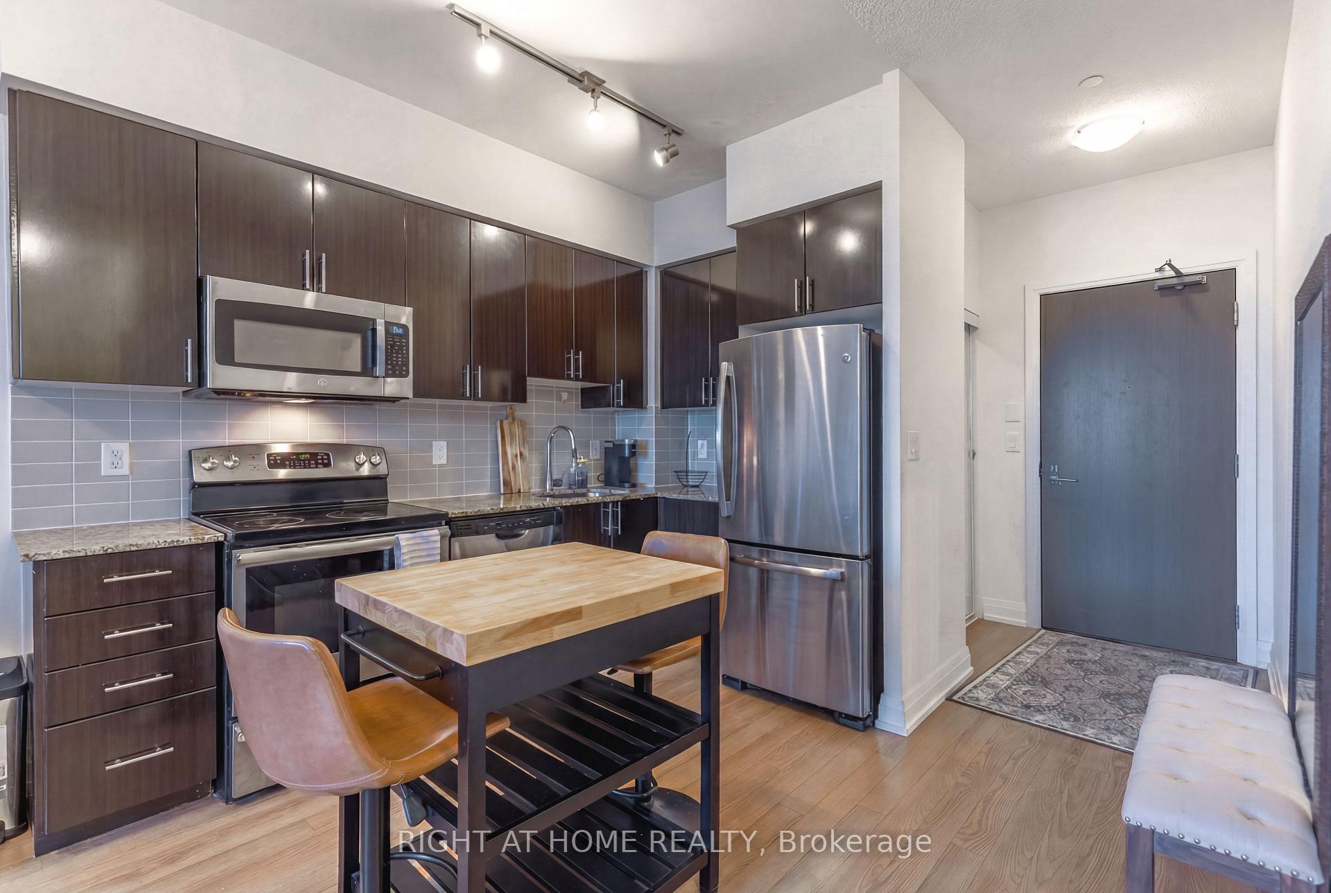 Photo 4 of Unit 815, 7167 Yonge Street, Markham, Grandview — HOMEH