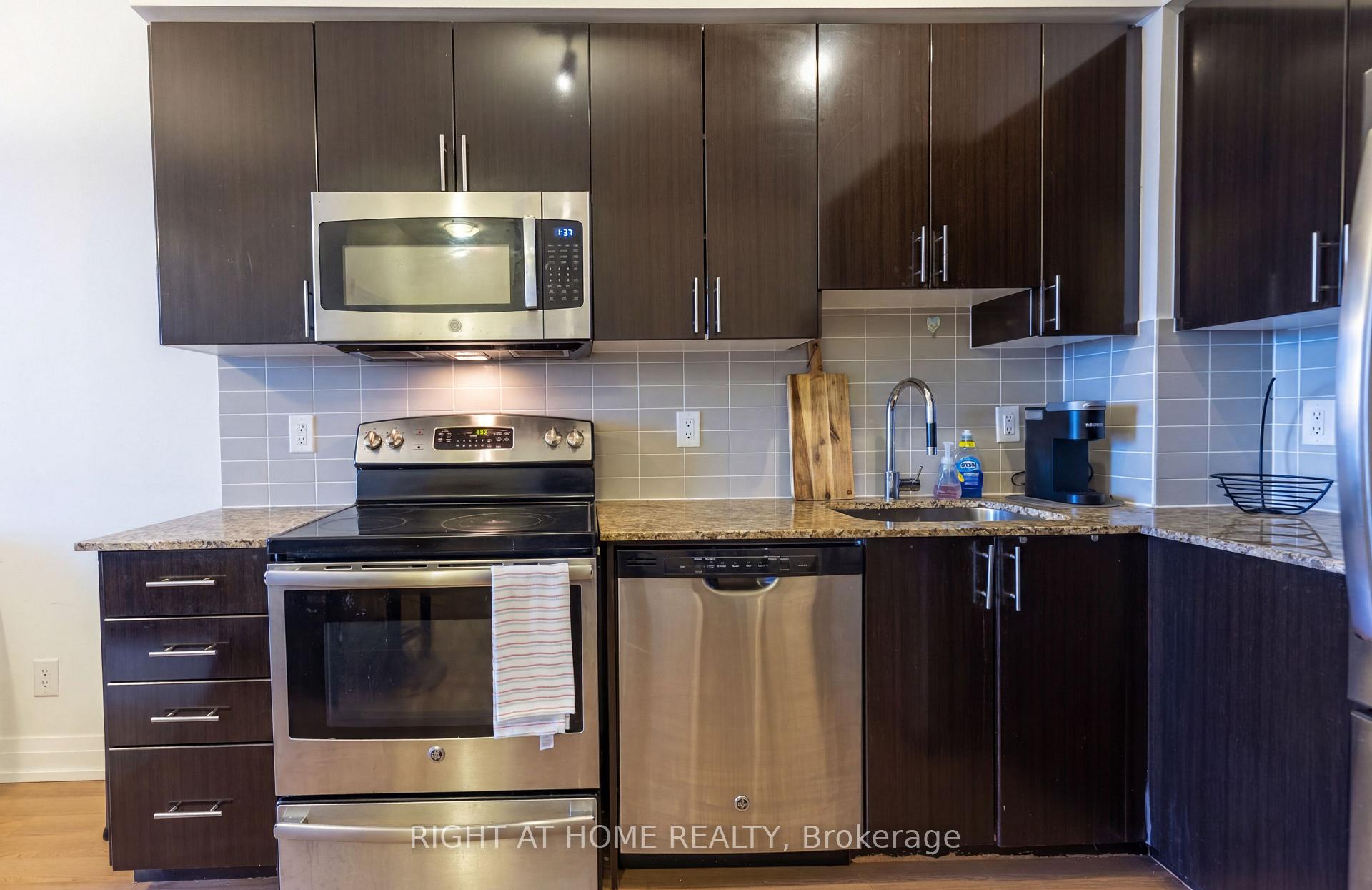 Photo 5 of Unit 815, 7167 Yonge Street, Markham, Grandview — HOMEH