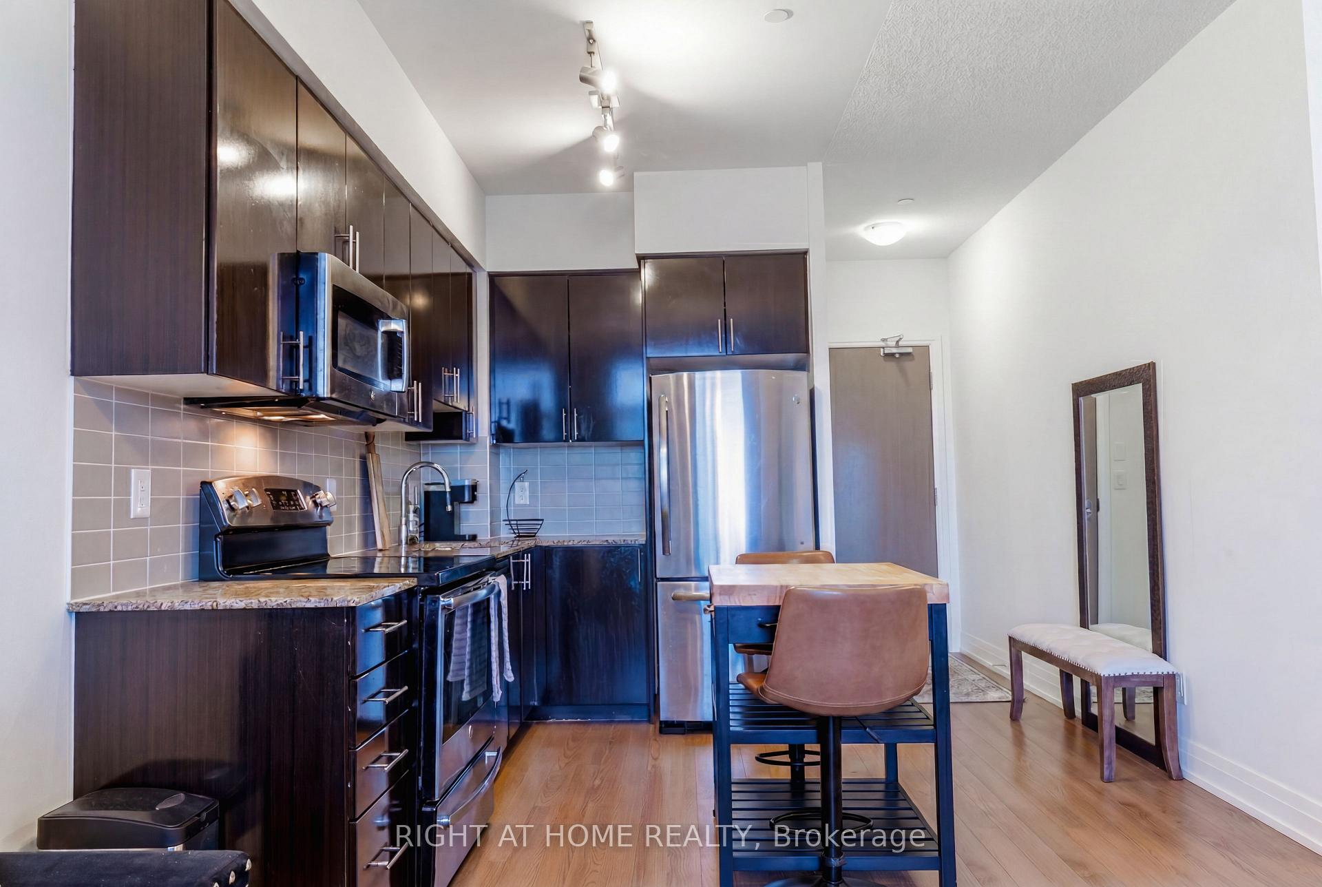 Photo 6 of Unit 815, 7167 Yonge Street, Markham, Grandview — HOMEH