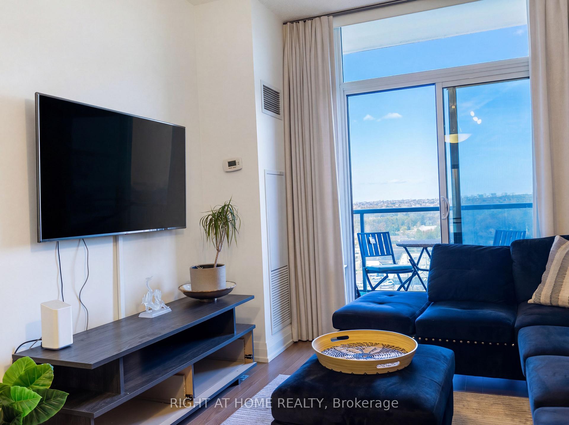 Photo 12 of Unit 815, 7167 Yonge Street, Markham, Grandview — HOMEH