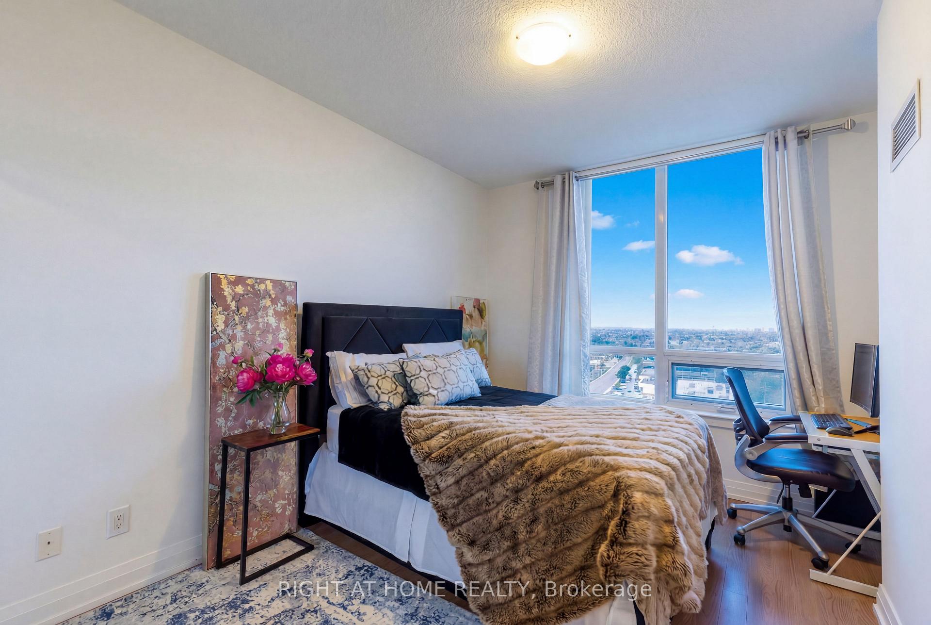 Photo 15 of Unit 815, 7167 Yonge Street, Markham, Grandview — HOMEH