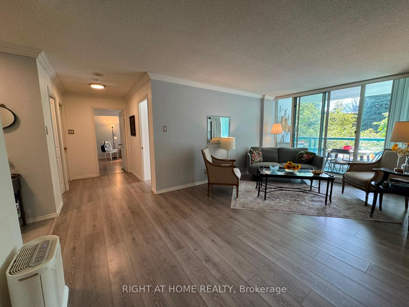 Photo 2 of Unit 210, 7250 Yonge Street, Vaughan, Crestwood-Springfarm-Yorkhill — HOMEH