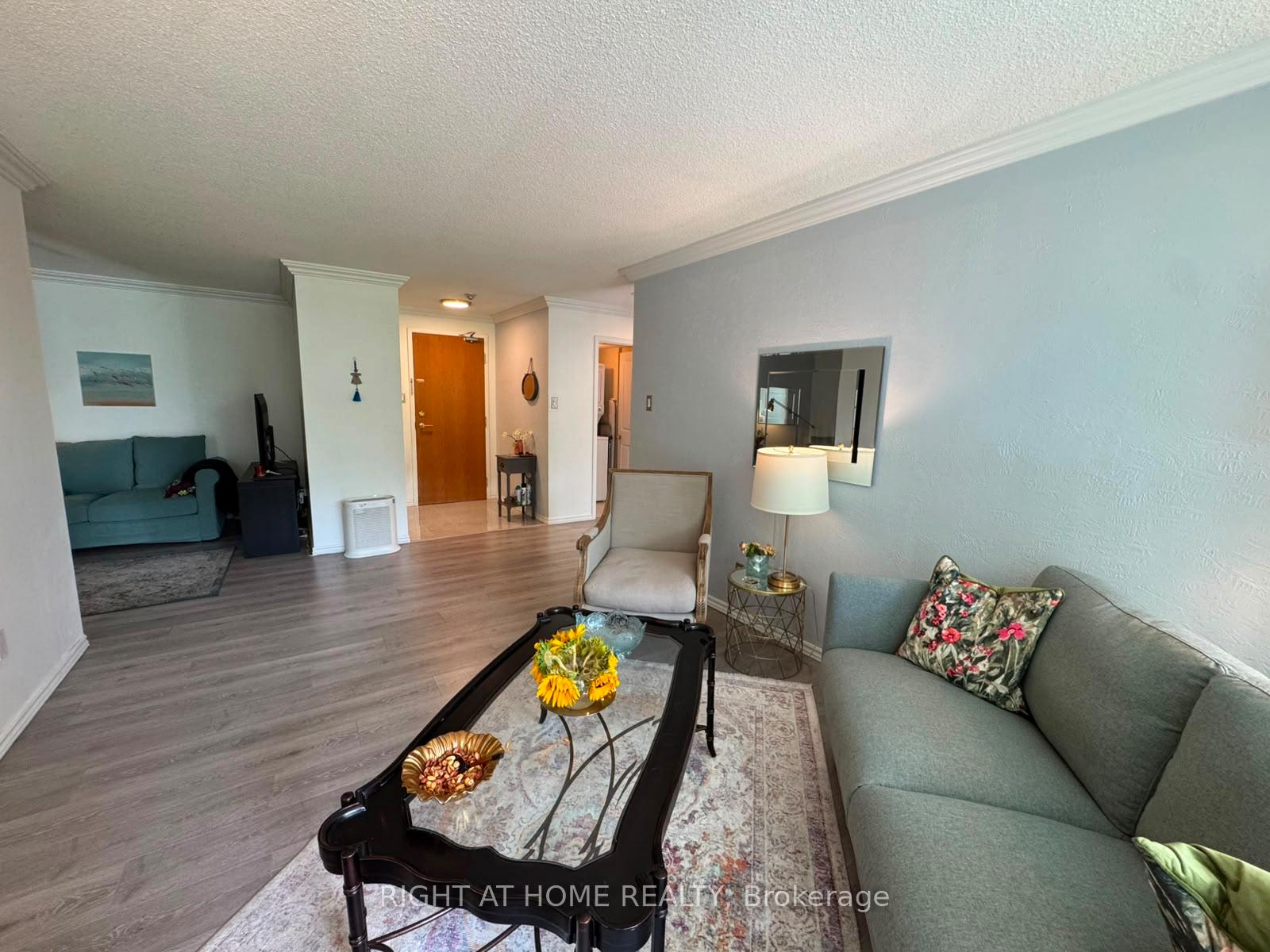 Photo 3 of Unit 210, 7250 Yonge Street, Vaughan, Crestwood-Springfarm-Yorkhill — HOMEH