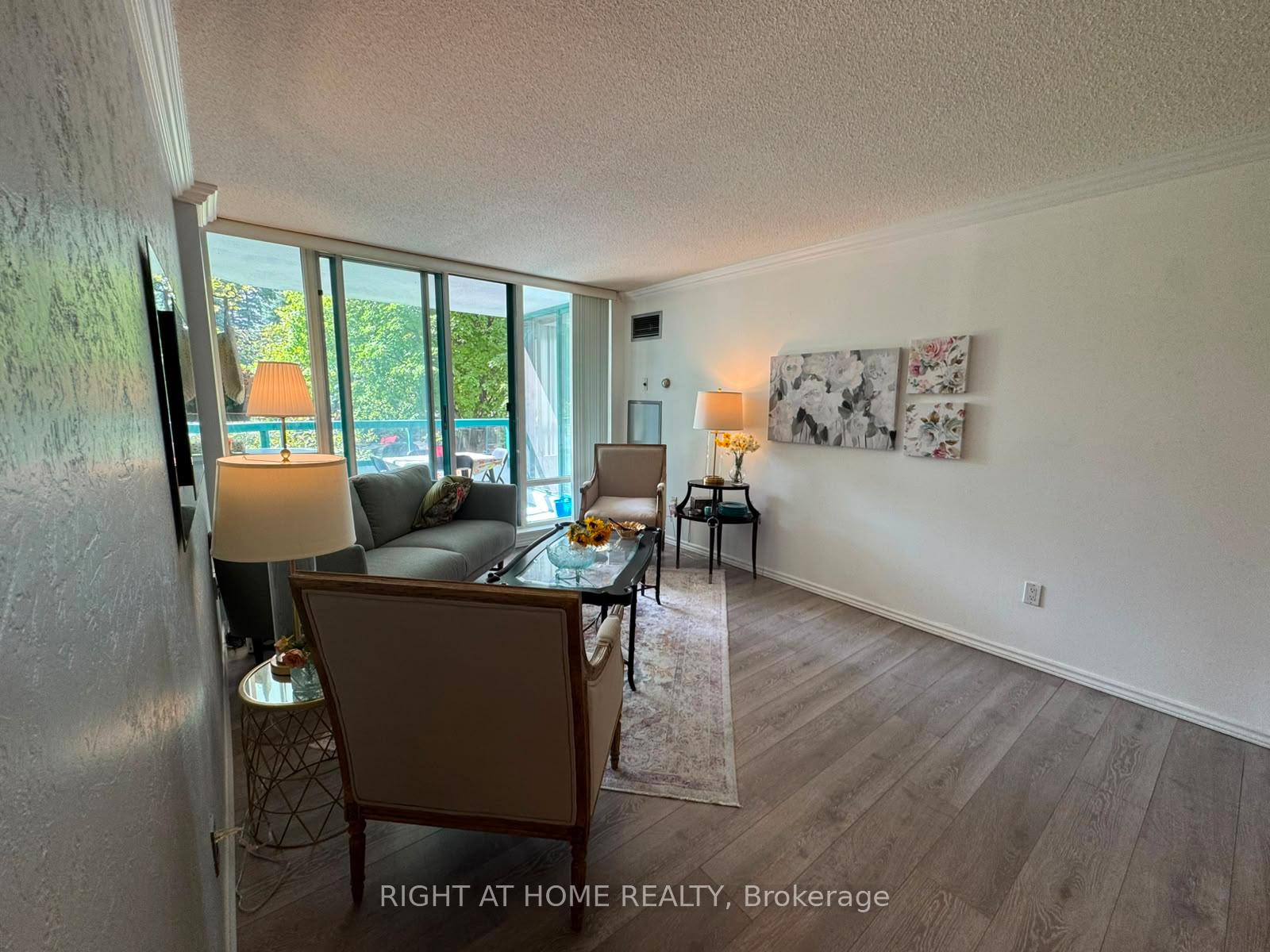 Photo 5 of Unit 210, 7250 Yonge Street, Vaughan, Crestwood-Springfarm-Yorkhill — HOMEH