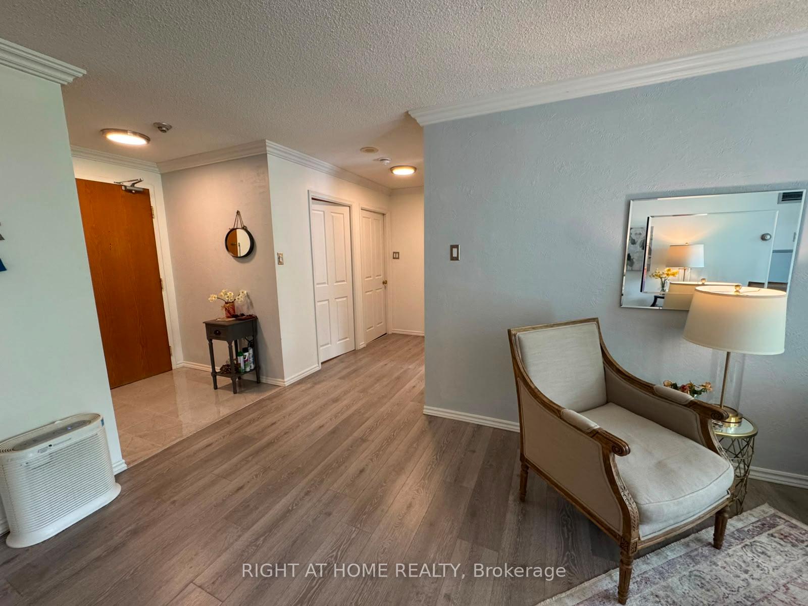 Photo 7 of Unit 210, 7250 Yonge Street, Vaughan, Crestwood-Springfarm-Yorkhill — HOMEH