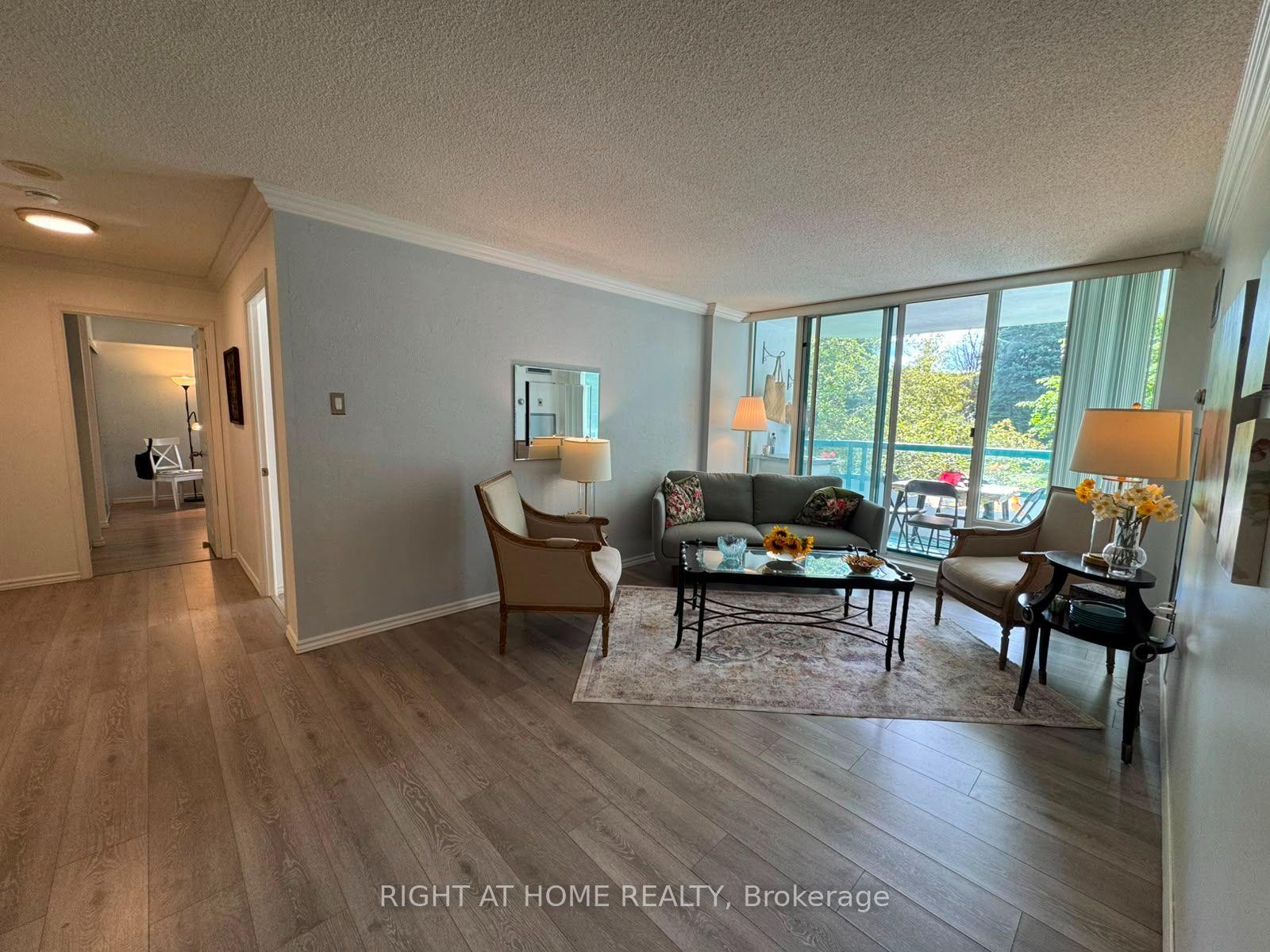 Photo 8 of Unit 210, 7250 Yonge Street, Vaughan, Crestwood-Springfarm-Yorkhill — HOMEH
