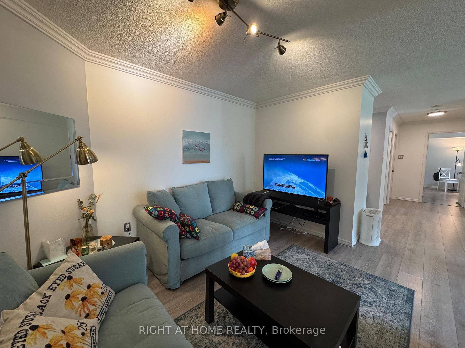 Photo 10 of Unit 210, 7250 Yonge Street, Vaughan, Crestwood-Springfarm-Yorkhill — HOMEH