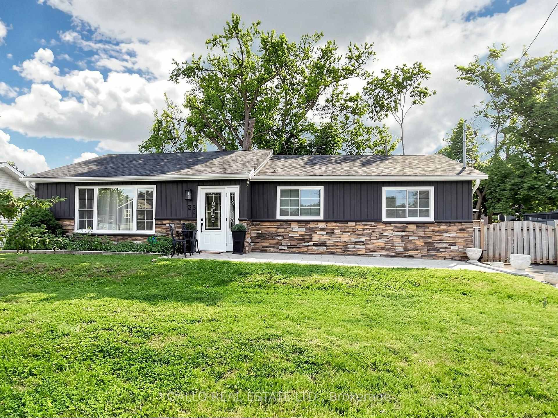 Photo of 36 Elmvale Boulevard